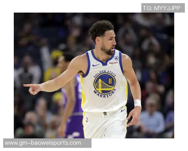 克莱半场表现出色三分球完美命中助力球队进攻火力全开