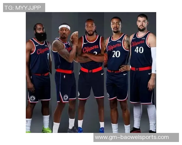 小卡称赞训练营表现出色年轻球员防守沟通能力显著提升 小卡称赞训练营表现出色年轻球员防守沟通能力显著提升