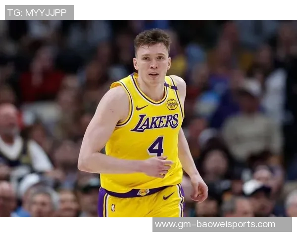 湖人训练热身艾顿与克内克特折返跑展现拼搏精神与团队默契 湖人训练热身艾顿与克内克特折返跑展现拼搏精神与团队默契