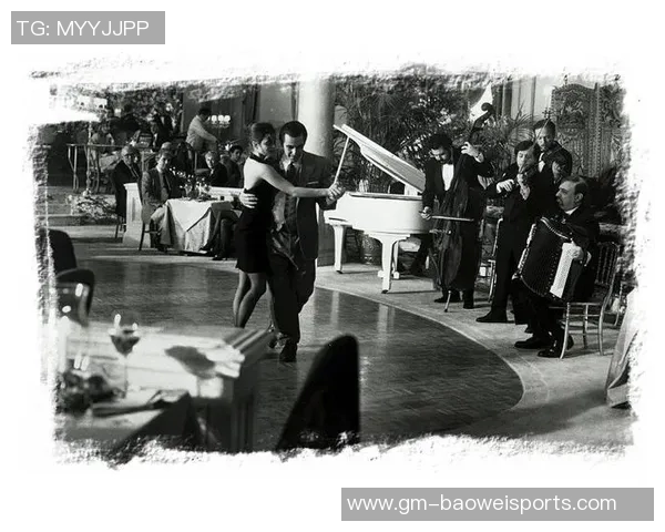 加布里埃尔高空跃起意外重摔下体撞击立柱引发男人们的共鸣与心痛 加布里埃尔高空跃起意外重摔下体撞击立柱引发男人们的共鸣与心痛