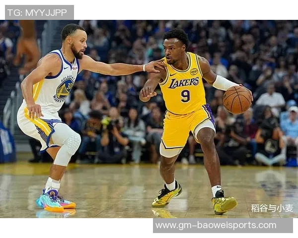 布朗尼半场表现平平仅得3分3助正负值惨淡12引发关注